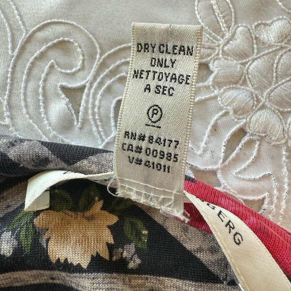 Diane Von Fürstenberg ladies 100% silk pullover, crewneck dress size 4 - Picture 3 of 11